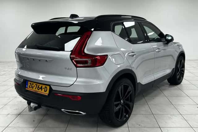 Volvo XC40 (2019) thumbnail 2