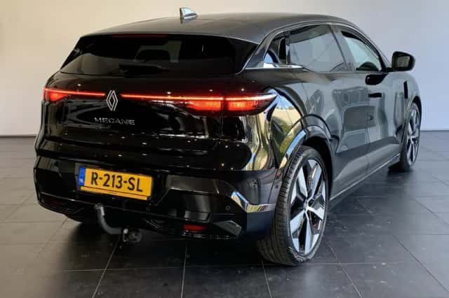 Renault Mégane E-Tech (2022) thumbnail 2