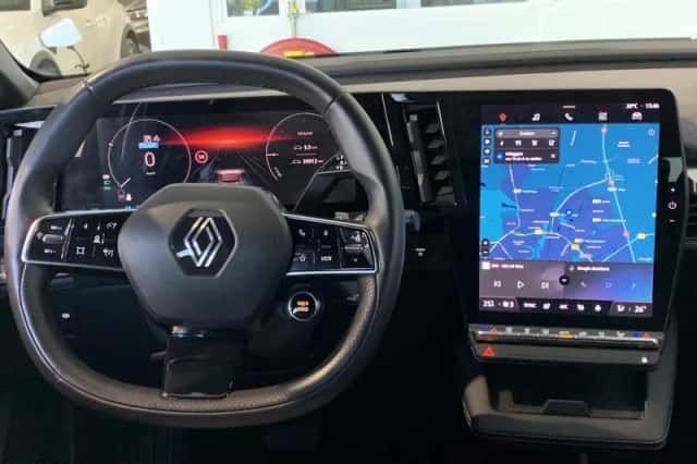 Renault Mégane E-Tech (2022) thumbnail 3