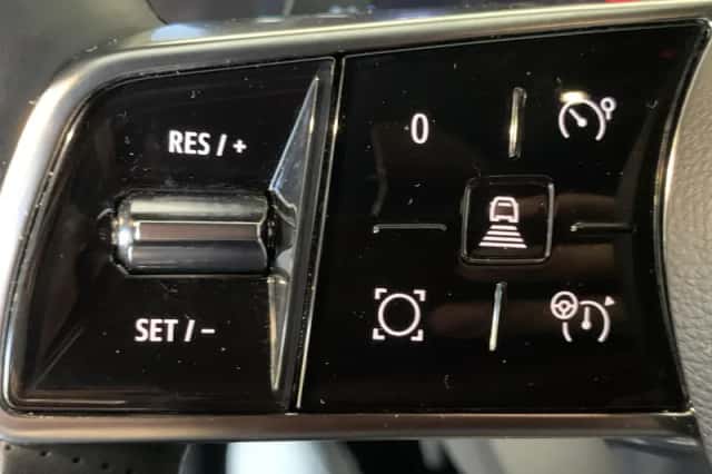Renault Mégane E-Tech (2022) thumbnail 6