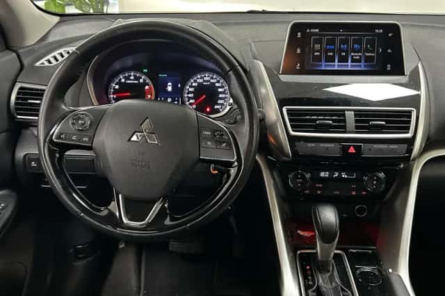 Mitsubishi Eclipse Cross (2018) thumbnail 3