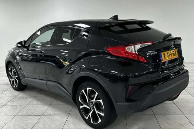 Toyota C-HR (2019) thumbnail 6