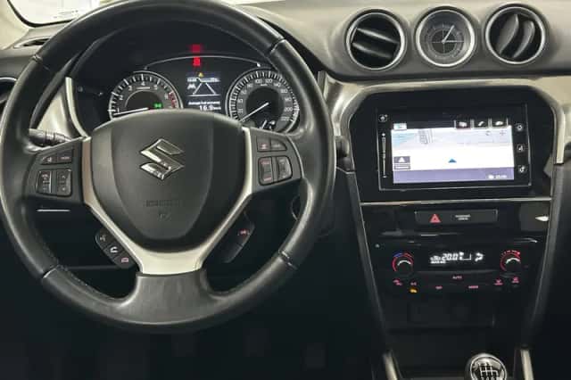 Suzuki Vitara (2021) thumbnail 3