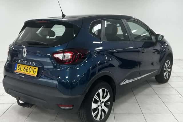 Renault Captur (2018) thumbnail 2