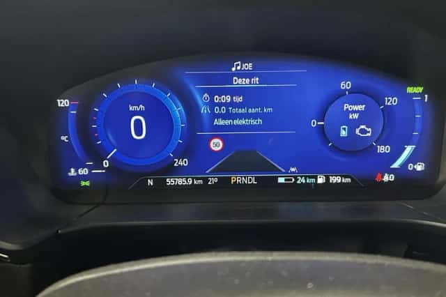 Ford Kuga (2022) thumbnail 4