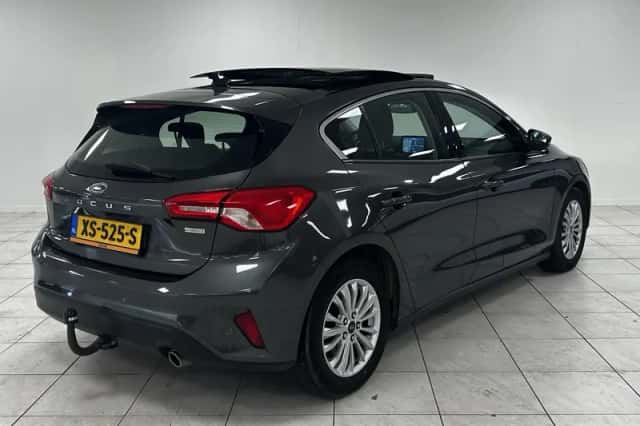 Ford Focus (2019) thumbnail 2