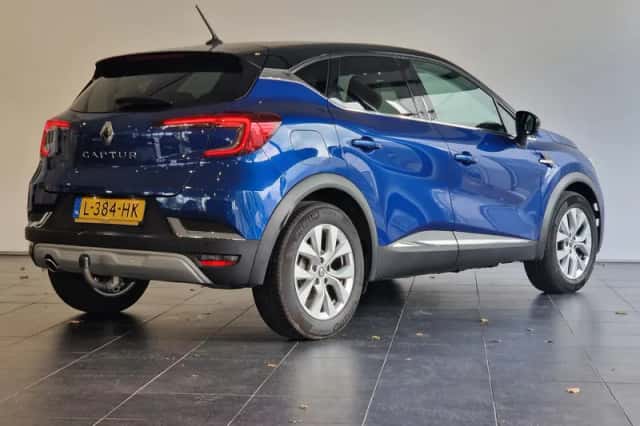 Renault Captur (2021) thumbnail 2