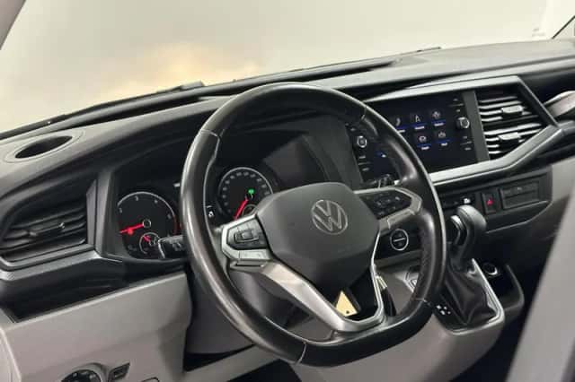Volkswagen Caravelle (2022) thumbnail 3