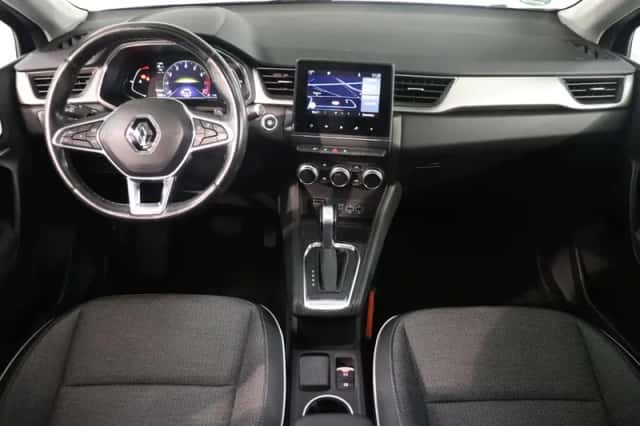 Renault Captur (2022) thumbnail 2