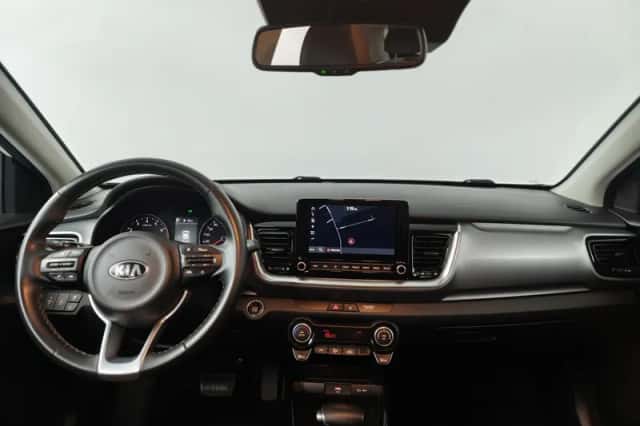Kia Stonic (2021) thumbnail 3