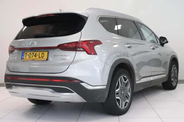 Hyundai Santa Fe (2022) thumbnail 2