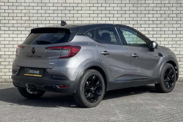 Renault Captur (2022) thumbnail 2