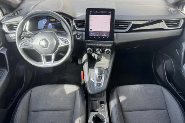 Renault Captur (2022) thumbnail 3