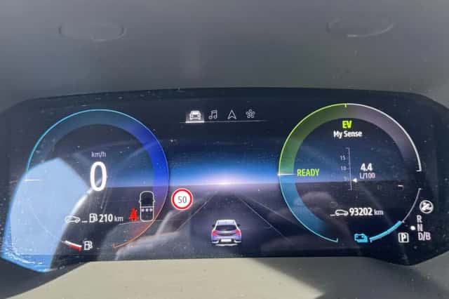 Renault Captur (2022) thumbnail 4