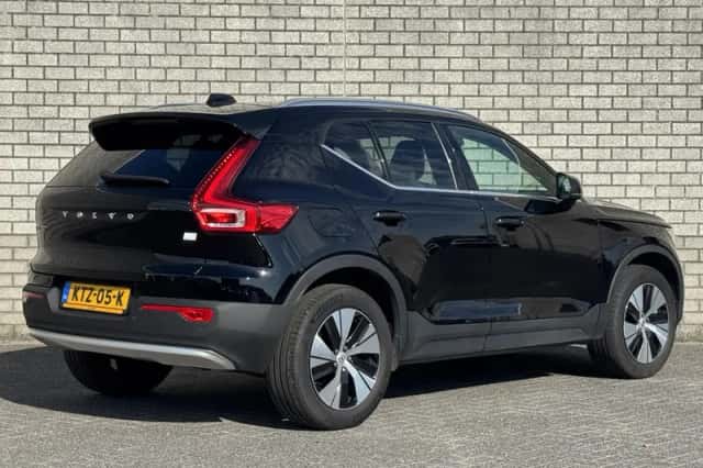 Volvo XC40 (2023) thumbnail 2