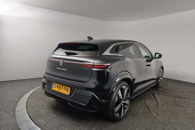 Renault Mégane E-Tech (2023) thumbnail 2
