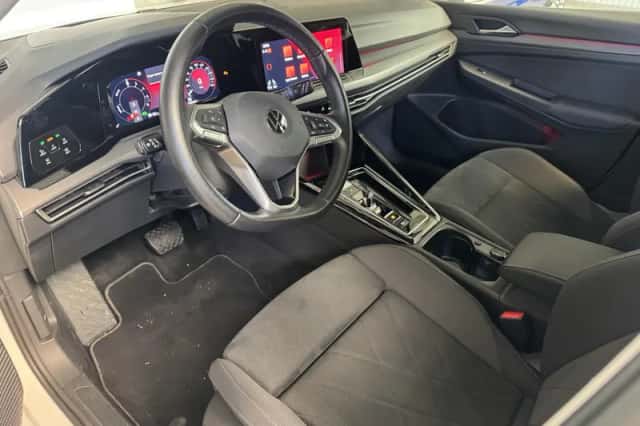 Volkswagen Golf (2022) thumbnail 4