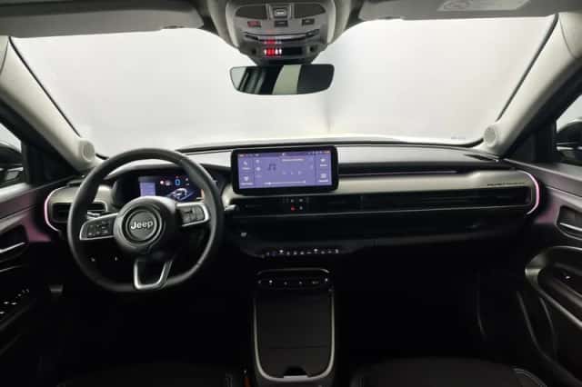 Jeep Avenger (2024) thumbnail 3