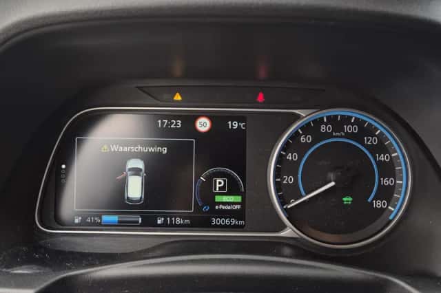 Nissan Leaf (2024) thumbnail 4
