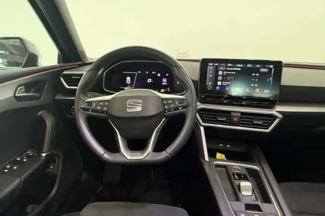 SEAT Leon (2023) thumbnail 3