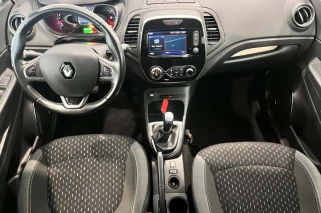 Renault Captur (2018) thumbnail 3