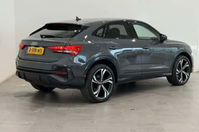 Audi Q3 (2021) thumbnail 2