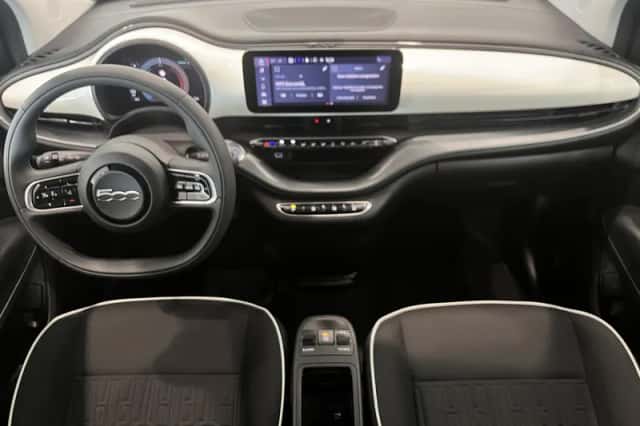 Fiat 500 (2023) thumbnail 3