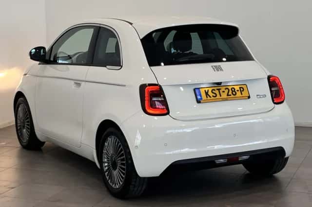 Fiat 500 (2023) thumbnail 6