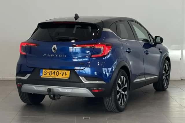 Renault Captur (2023) thumbnail 2