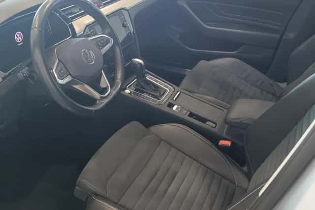 Volkswagen Passat (2021) thumbnail 3