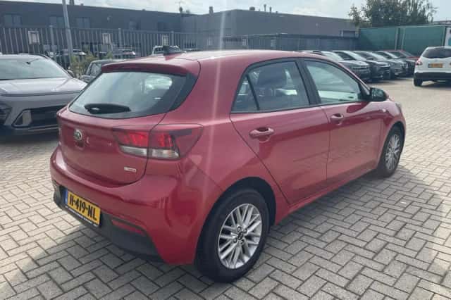 Kia Rio (2020) thumbnail 2
