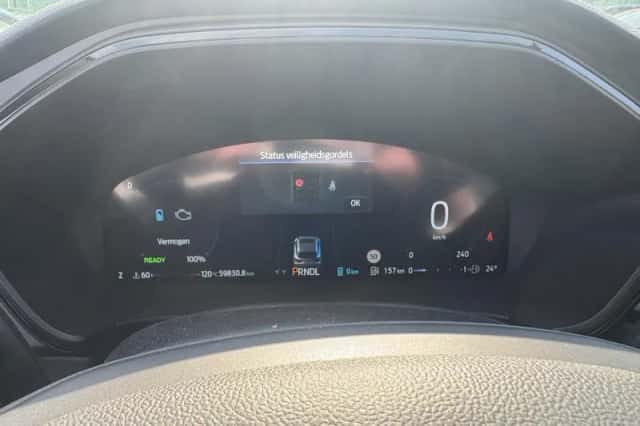 Ford Kuga (2025) thumbnail 4