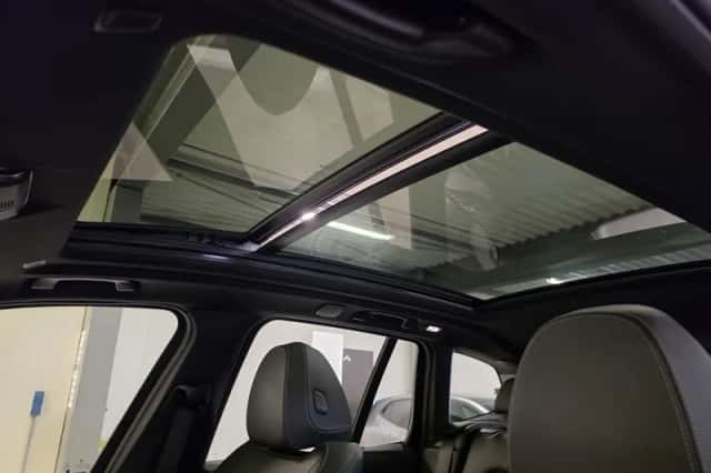 BMW iX3 (2022) thumbnail 2