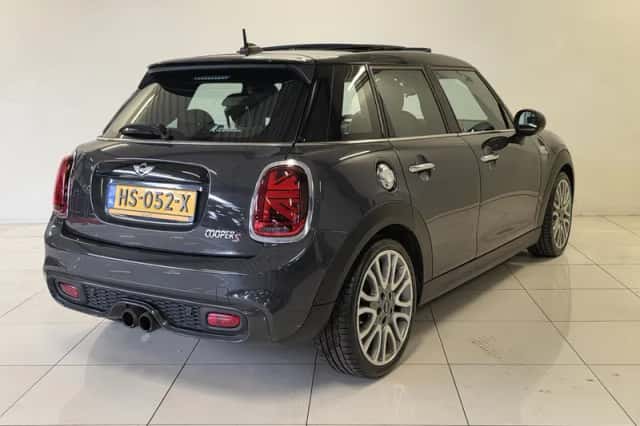MINI Cooper S (2016) thumbnail 5