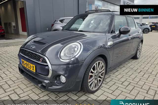 MINI Cooper S (2016) thumbnail 1