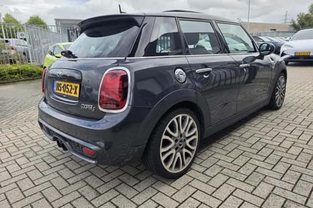 MINI Cooper S (2016) thumbnail 5