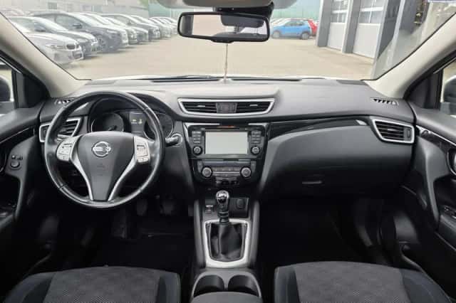 Nissan Qashqai (2015) thumbnail 6
