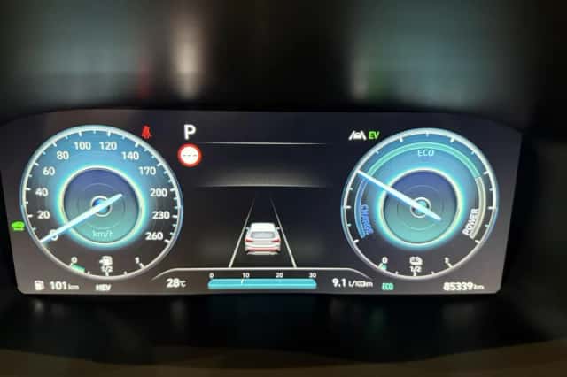 Hyundai Santa Fe (2021) thumbnail 4