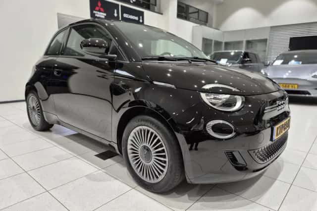 Fiat 500 (2023) thumbnail 5