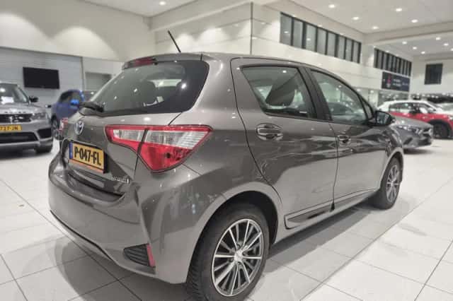 Toyota Yaris (2018) thumbnail 2