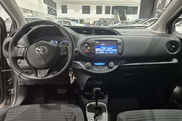 Toyota Yaris (2018) thumbnail 3