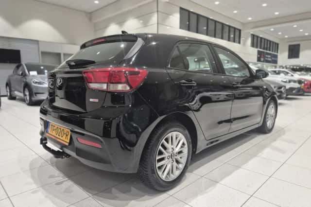 Kia Rio (2018) thumbnail 2