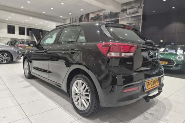 Kia Rio (2018) thumbnail 5