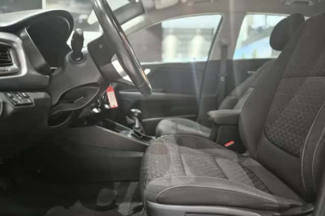 Kia Rio (2018) thumbnail 6