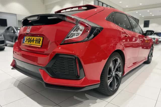 Honda Civic (2017) thumbnail 2