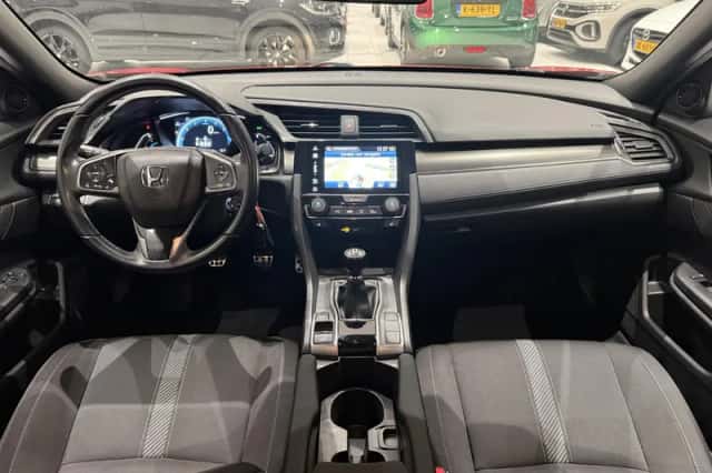 Honda Civic (2017) thumbnail 3