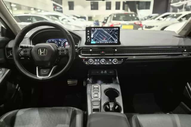 Honda Civic (2023) thumbnail 3