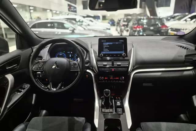 Mitsubishi Eclipse Cross (2022) thumbnail 3