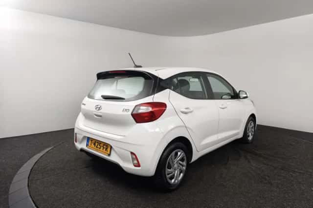 Hyundai i10 (2023) thumbnail 2