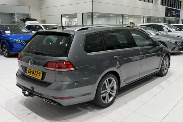 Volkswagen Golf (2019) thumbnail 2